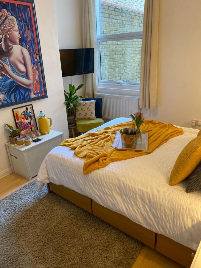 Guest Bedroom With King Size Bed In Brixton London Eksteriør bilde