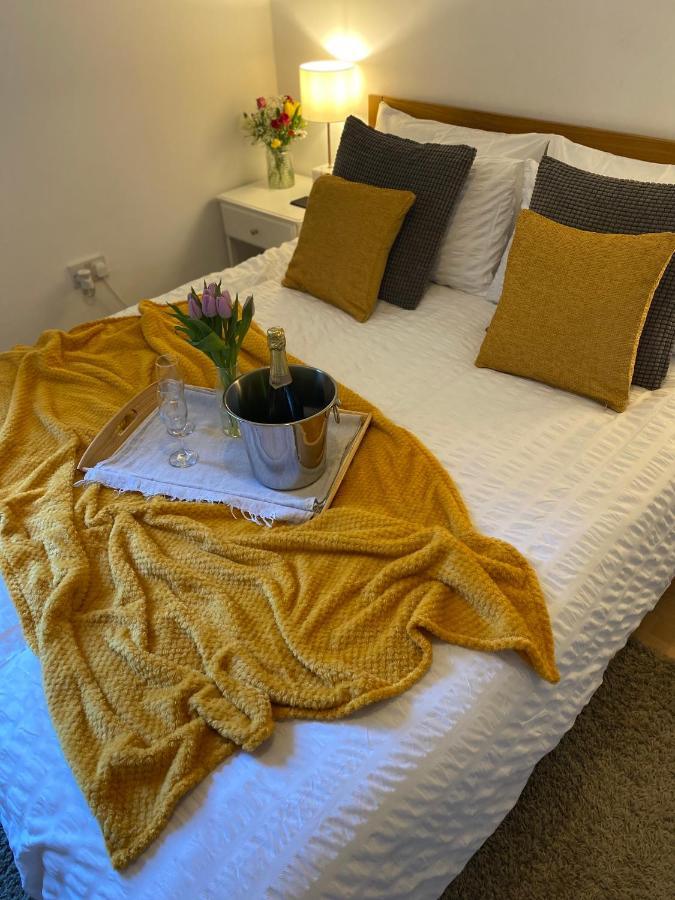 Guest Bedroom With King Size Bed In Brixton London Eksteriør bilde
