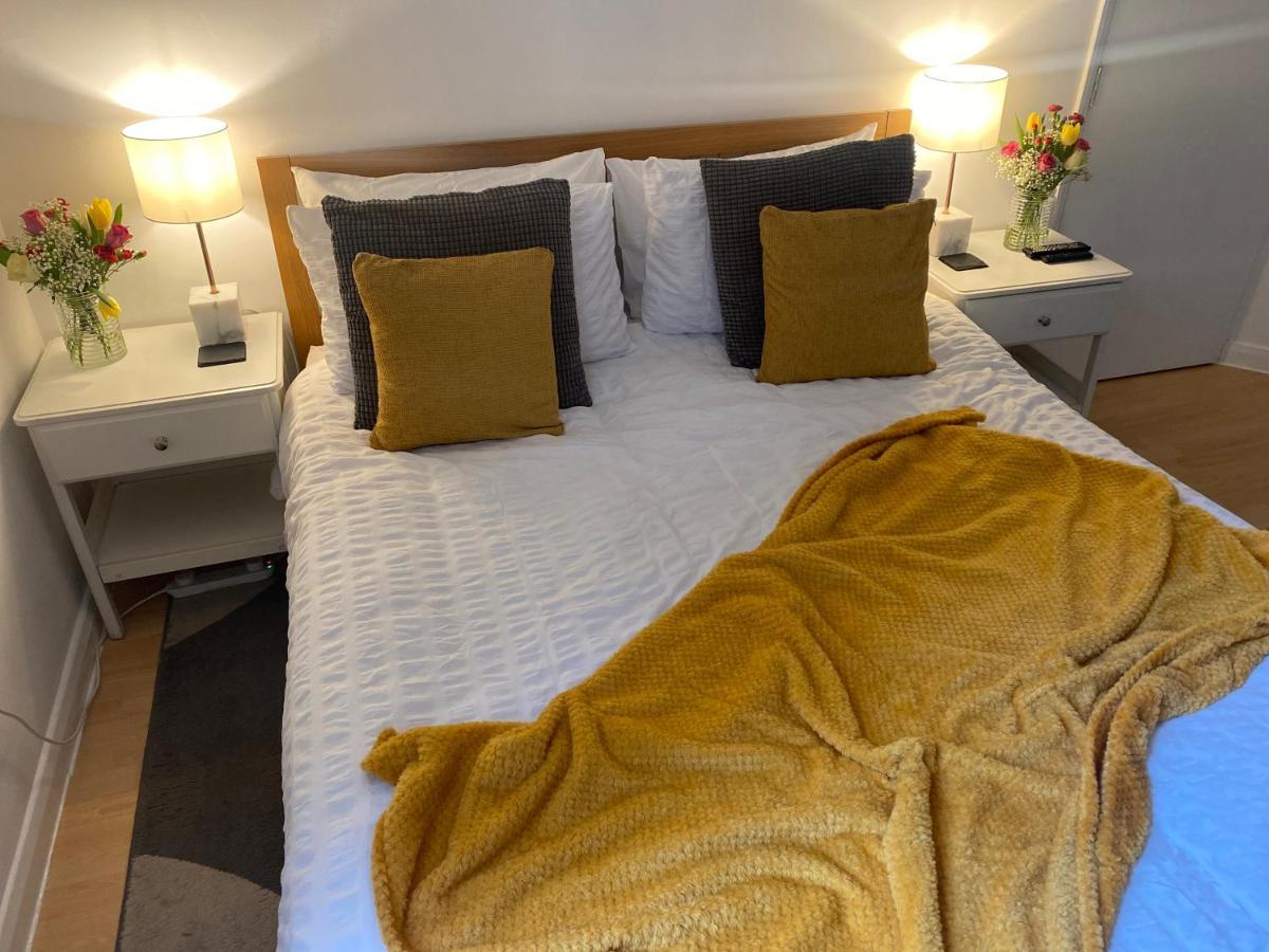 Guest Bedroom With King Size Bed In Brixton London Eksteriør bilde